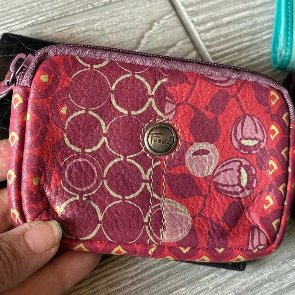 6 vintage leather wallets, all styles, good condition